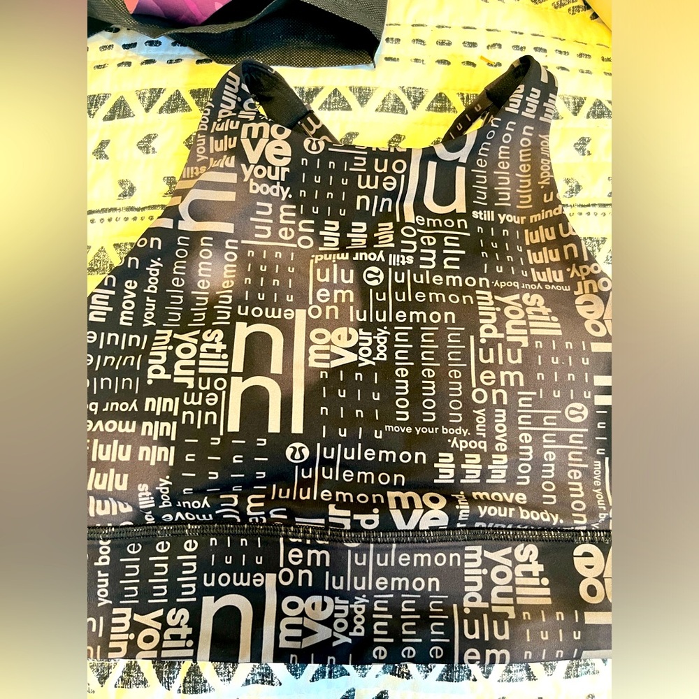 Lululemon sports bra size 8